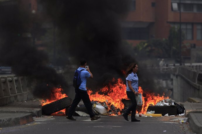 Barricadas en Caracas, protestas en Venezuela