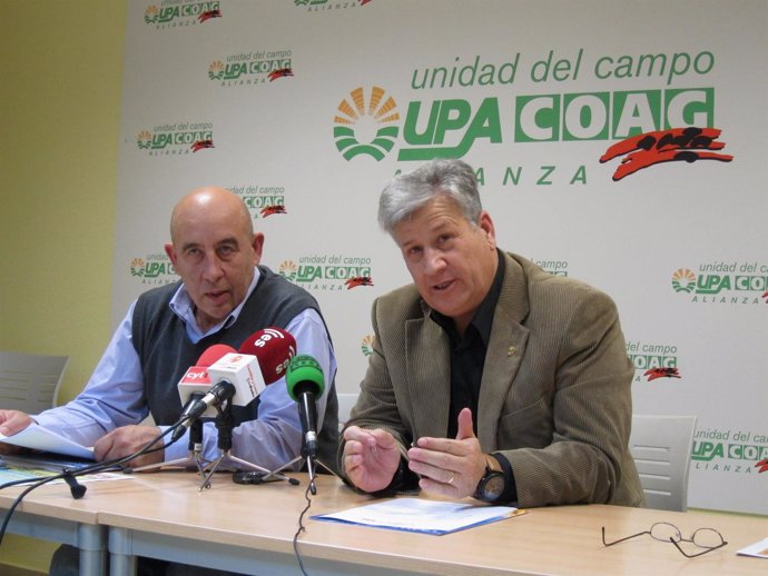 Julio López y Aurelio Pérez presentan la manifestacion del 25 de febrero