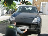 Detenido un vecino de Los Palacios por intentar vender un Porsche 'Cayenne' robado