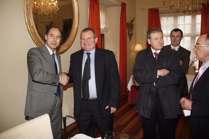 Foto de archivo de la visita de Diego a Andros en enero de 2012