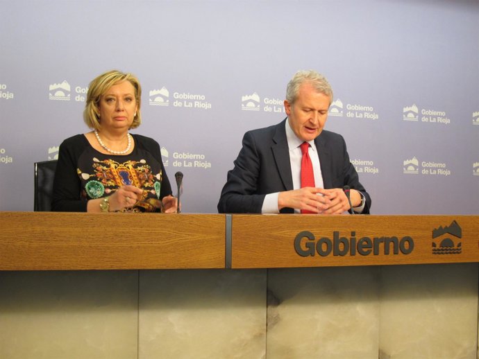 El consejero de Presidencia y la secretaria general técnica hablan de ahorro