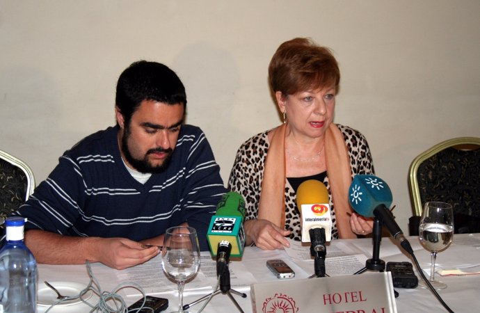 Enrique Ruiz y Teresa Pérez, en rueda de prensa