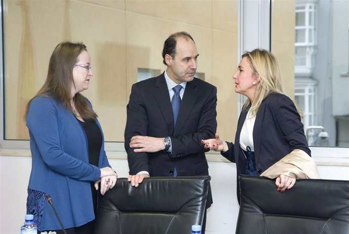 Diego con la presidenta de la CEOE y la consejera de Presidencia