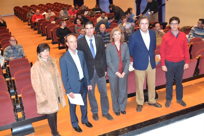 Agustín Palomares y Eva Alonso (centro) en la inaguración de la jornada