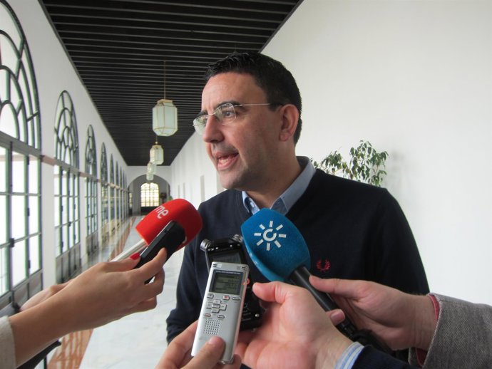Mario Jiménez, hoy ante los medios