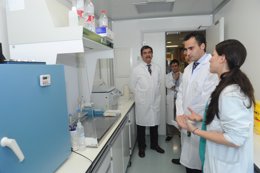 Daniel Pérez delegado visita unidad de reproducción asistida del hospital costa 