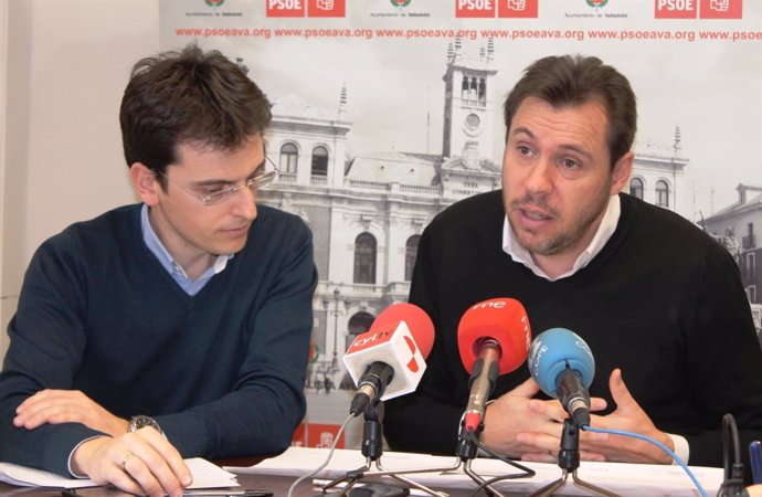 Los concejales del PSOE en Valladolid Pedro Herrero y Óscar Puente