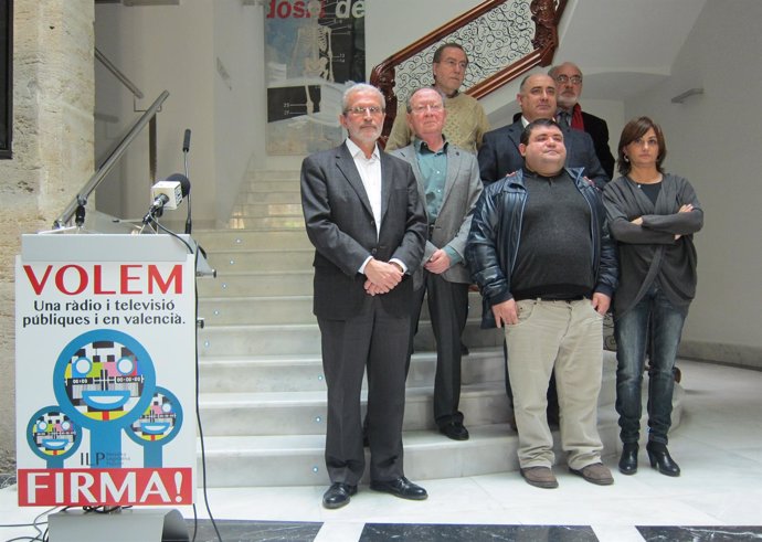 Miembros de la Comisión Promotora de la ILP por radio y tv valencianas públicas