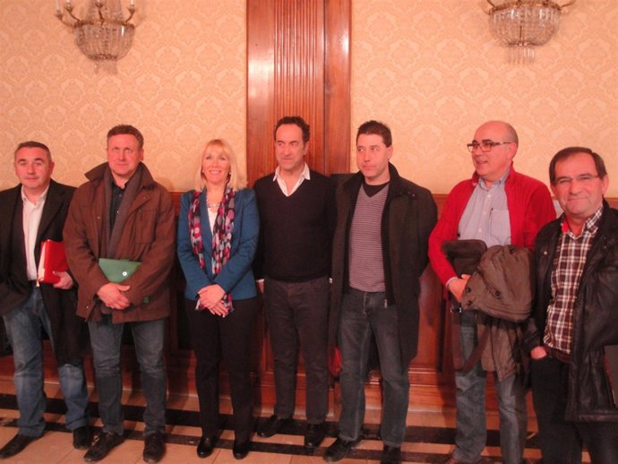 La subdelegada del Gobierno, Inma Manso reunida con organizaciones ganaderas