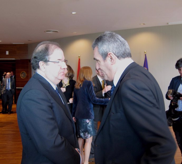 Encuentro entre Herrera y Villarrubia durante el aniversario del Estatuto