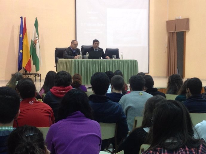 Conferencia de Francisco Reyes en un IES de Martos (Jaén)