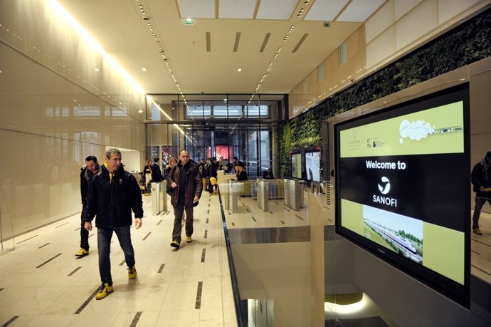 Dreamers llegando a las oficinas de Sanofi en París