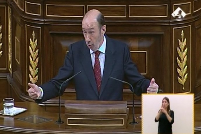 Rubalcaba pide a Rajoy que el Congreso investigue la tragedia de Ceuta 