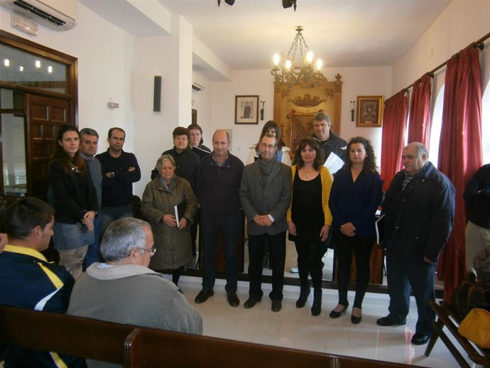 Entrega de proyectos de rehabilitación de viviendas a familias de Jódar    