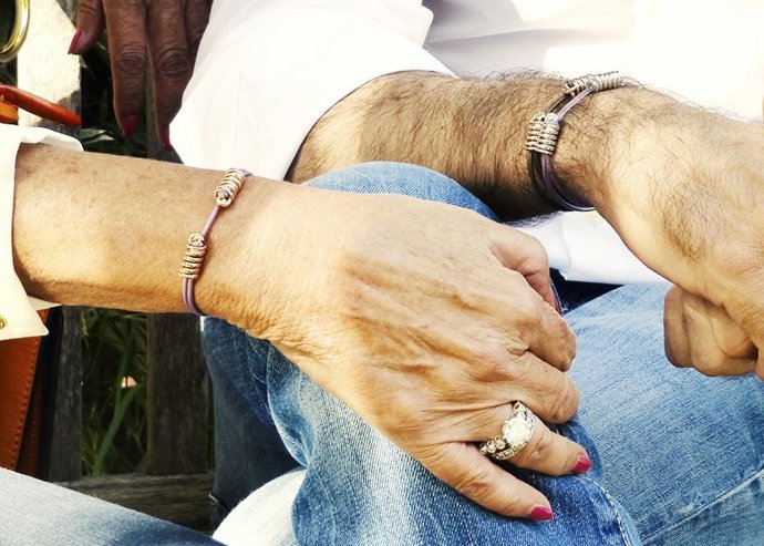 Las pulseras cayamalayo arrasan nudos oro y caucho arrasaran temporada