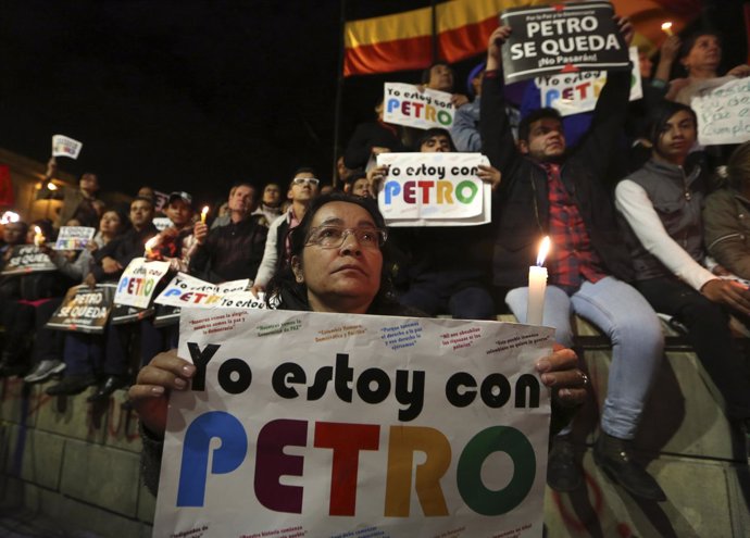 Manifestante a favor del alcalde de Bogotá, Gustavo Petro.