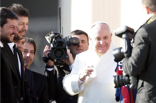 Papa Francisco con los jugadores del San Lorenzo