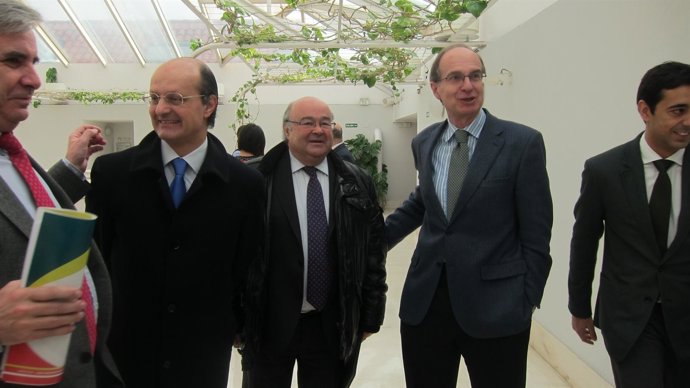 El rector de la UC en el Parlamento