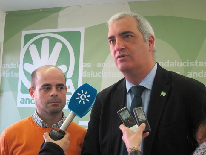 Antonio Jesús Ruiz y Óscar Pérez, en la sede del PA
