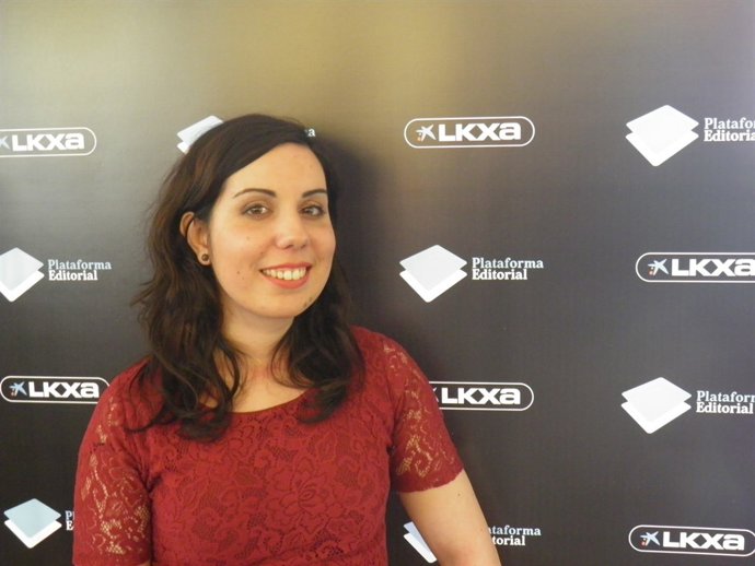 Andrea Tomé, ganadora de la II edición del Premio Literario La Caixa-Plataforma