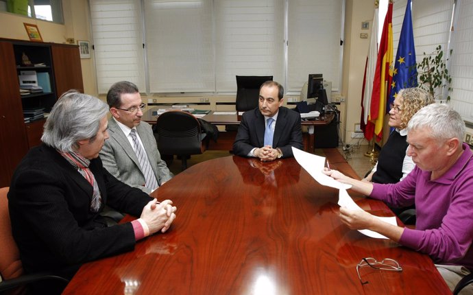 Serna con la delegación del Bachillerato Internacional