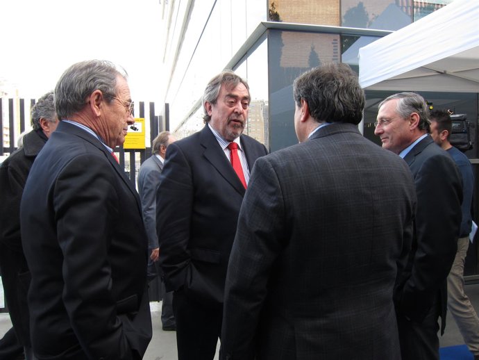 El alcalde Belloch este miércoles en inauguración de la sede de Araclon Biotech