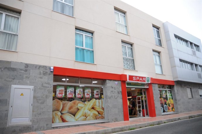 Fachada de la tienda de SPAR en el barrio de Salinetas, en Telde