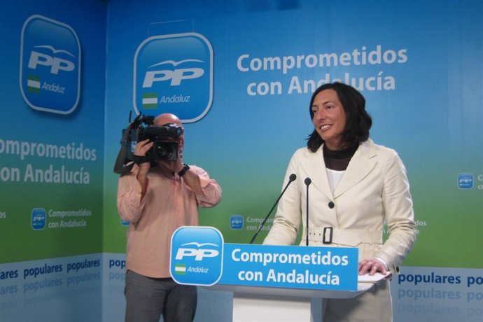 Dolores López Gabarro,  en rueda de prensa