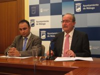 De la Torre insiste en defender el nuevo sistema de Emasa y acusa a PSOE e IU de tener "intereses partidistas"