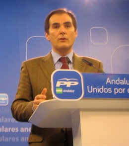 José Antonio Nieto hoy en la sede del PP-A