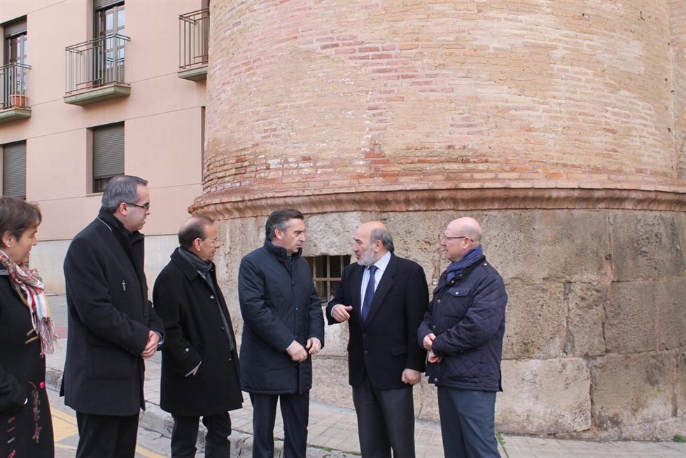 Beamonte con el alcalde de Calatayud en la Puerta de Terrer