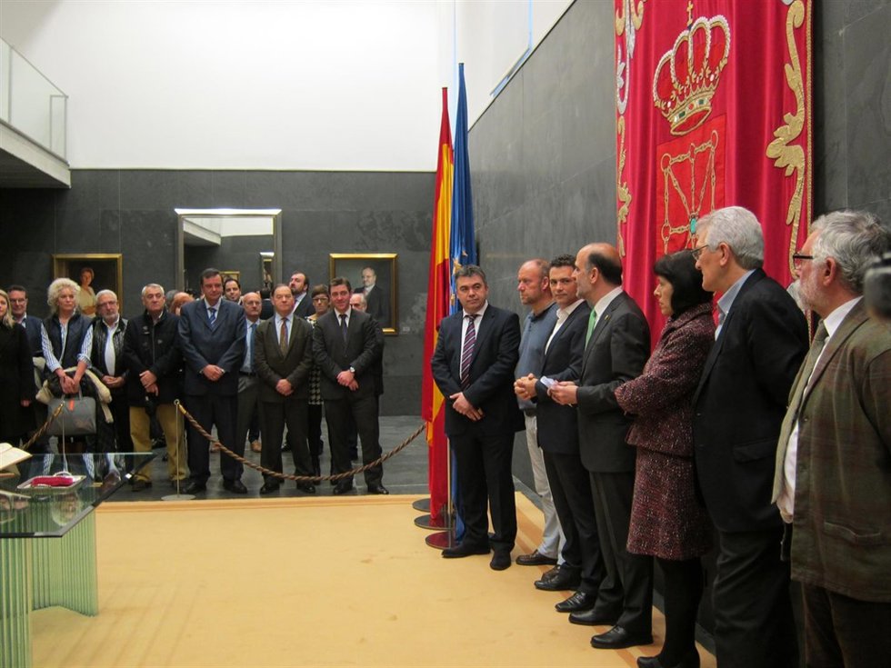 Acto de toma de posesión de Santo Cerdán como parlamentario foral.