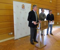 Fernández de Moya, convencido del "extraordinario trabajo" que hará López Gabarro como secretaria general del PP-A