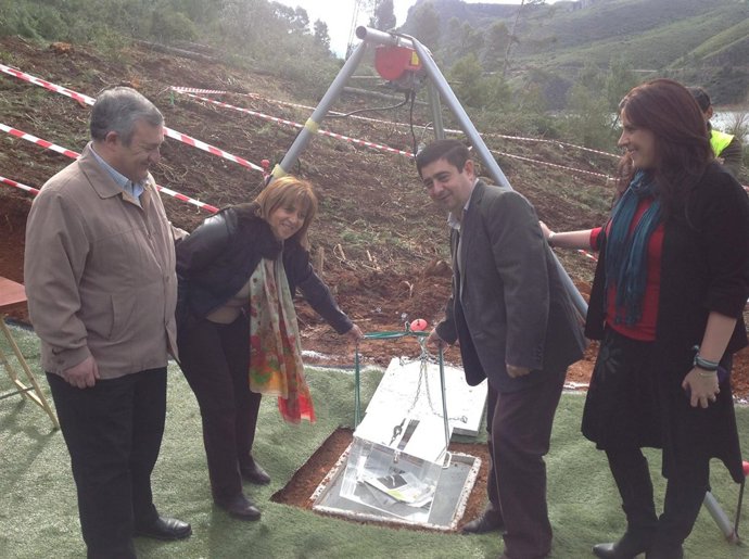 Colocación de la primera piedra del embarcadero del Tranco
