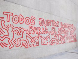 Mural Keith Haring al lado del Macba, en el Raval