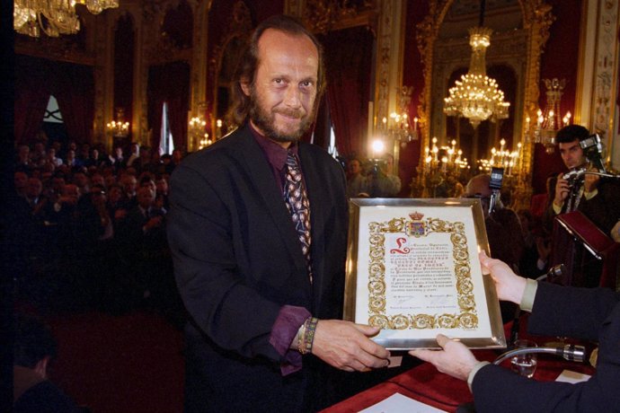 Paco de Lucía recibe el título de Hijo Predilecto de la Povincia de Cádiz (1997)