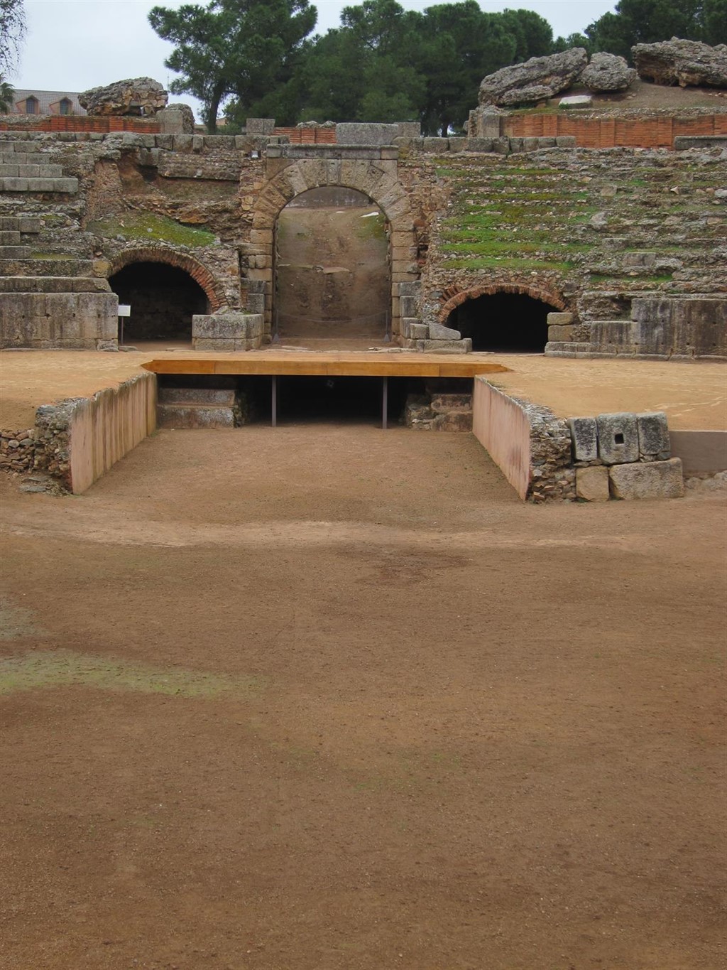 El Anfiteatro de Mérida recupera parte del suelo del foso