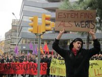 Més d'un miler d'estudiants marxen per l'educació pública