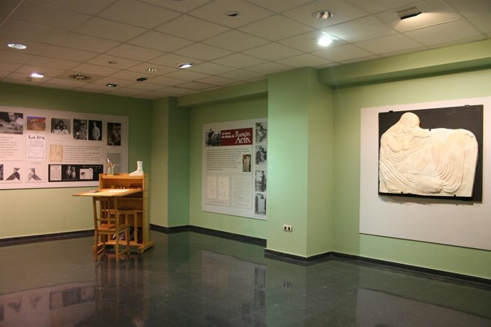 Molde funeraio del artista Ramón Acín en el Museo Pedagógico de Huesca