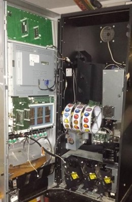 Robo con fuerza en máquinas recreativas.