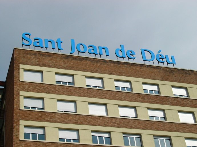 Fachada Del Hospital Sant Joan De Déu, En Esplugues De Llobregat (Barcelona)