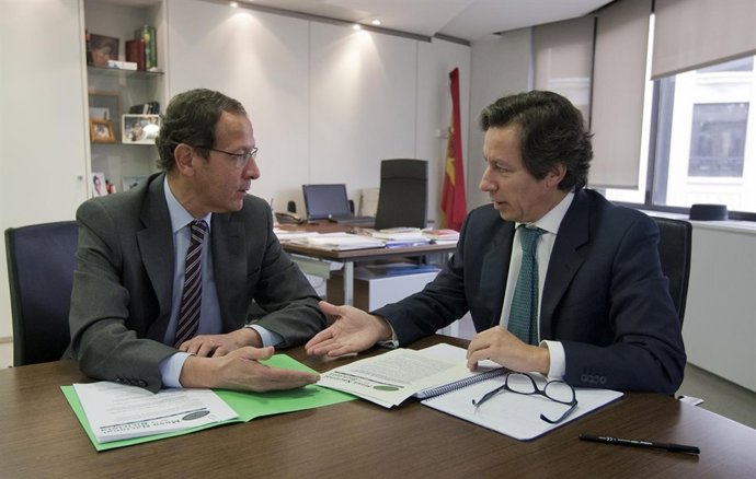 Cámara con el vicesecretario de Organización y Electoral del PP, Carlos Floriano