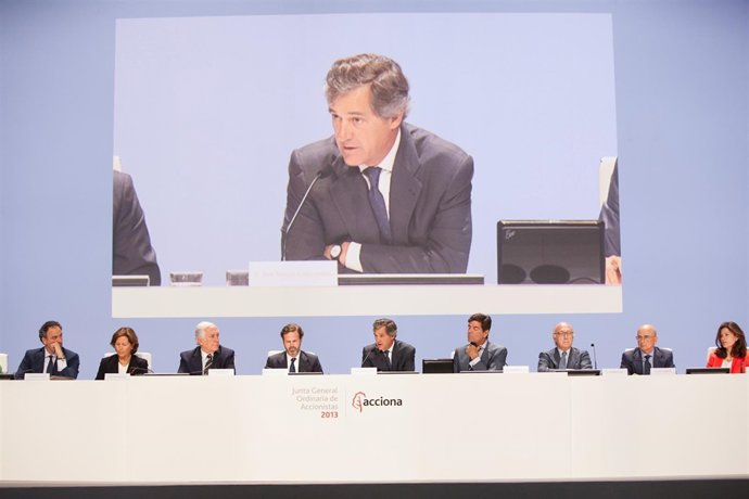 El presidente de Acciona, José Manuel Entrecanales,ante la junta de accionistas