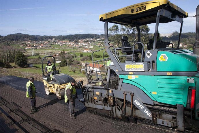 Obras de pavimentación en el Barrio Santiago de Revilla
