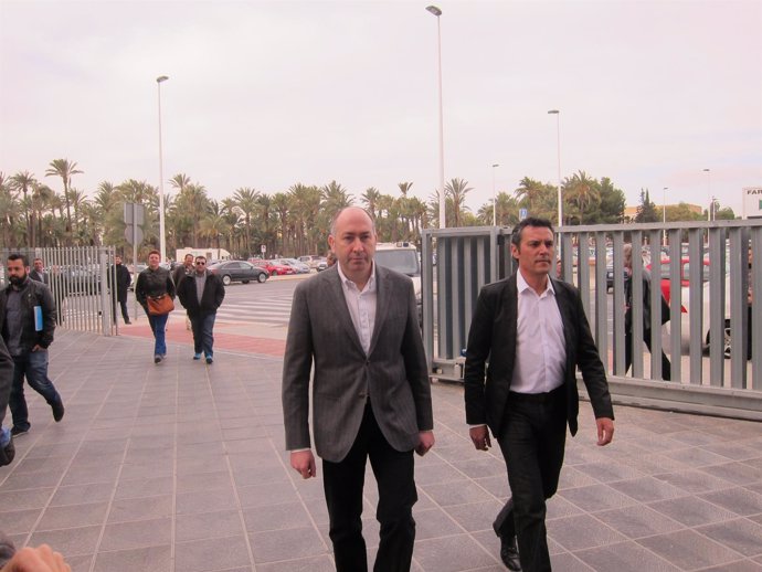 Alejandro Soler a su llegada a la Ciutat de la Justícia de Elche