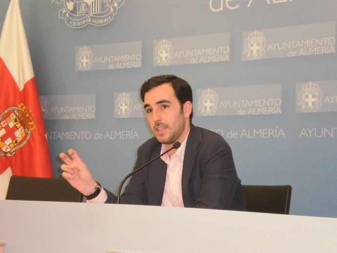 El portavoz municipal en el Ayuntamiento de Almería, Carlos Sánchez 