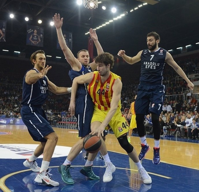 Anadolu Efes Istanbul cae ante el FC Barcelona