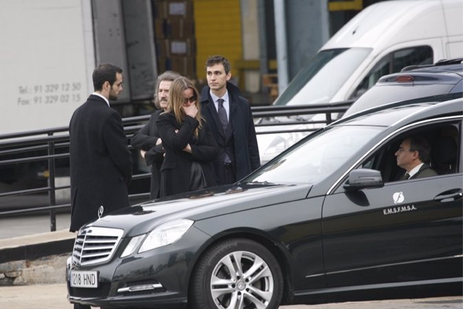 LOS FAMILIARES DE Paco DE Lucía DESTROZADOS A LA LLEGADA DEL FERETRO