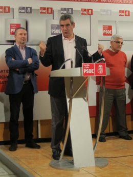 Julio Villarrubia comparece tras la reunión con el mundo agrario