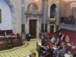 La familia de Alcorisa en la tribuna de invitados en el pleno